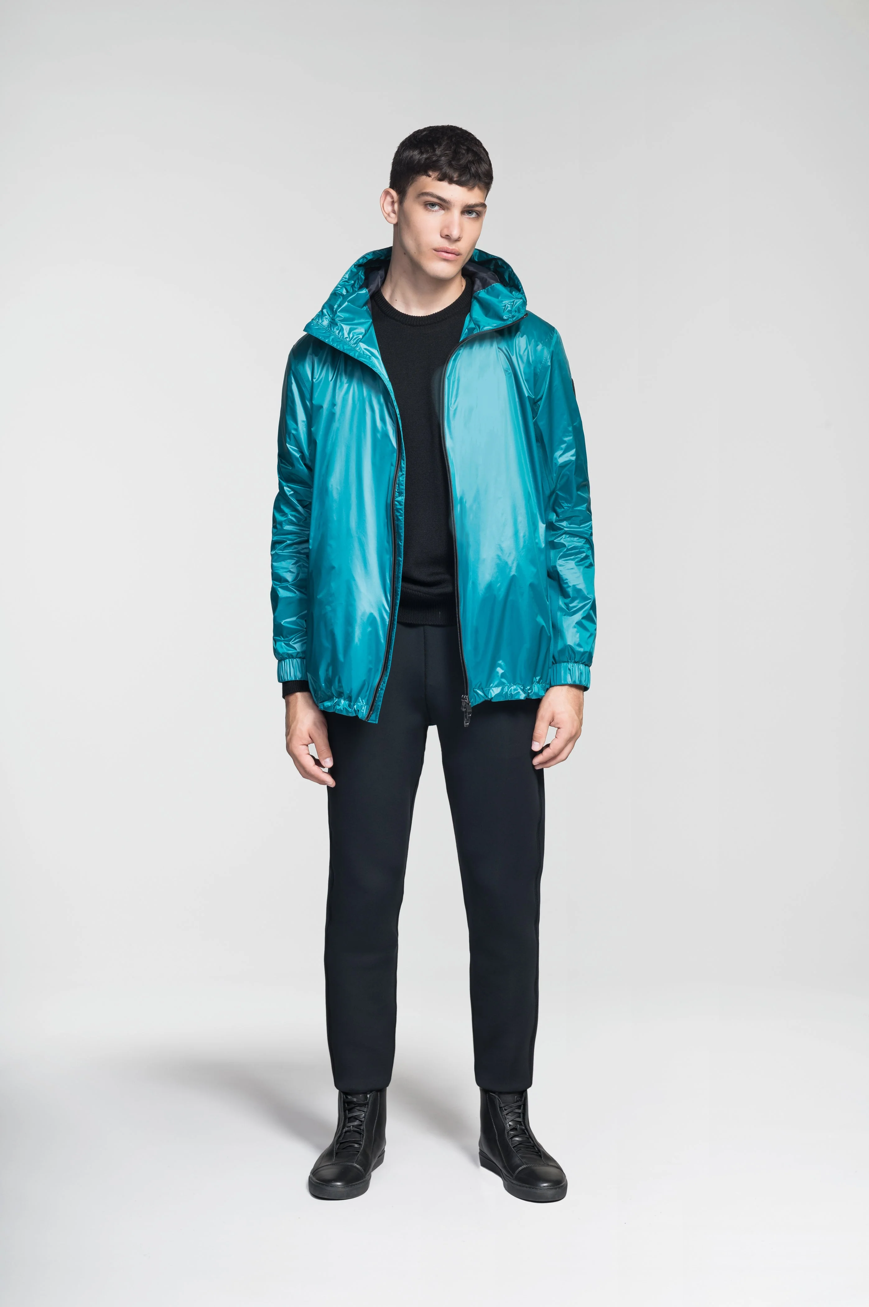 Stratus Men's Tailored Packable Rain Jacket - Image 10