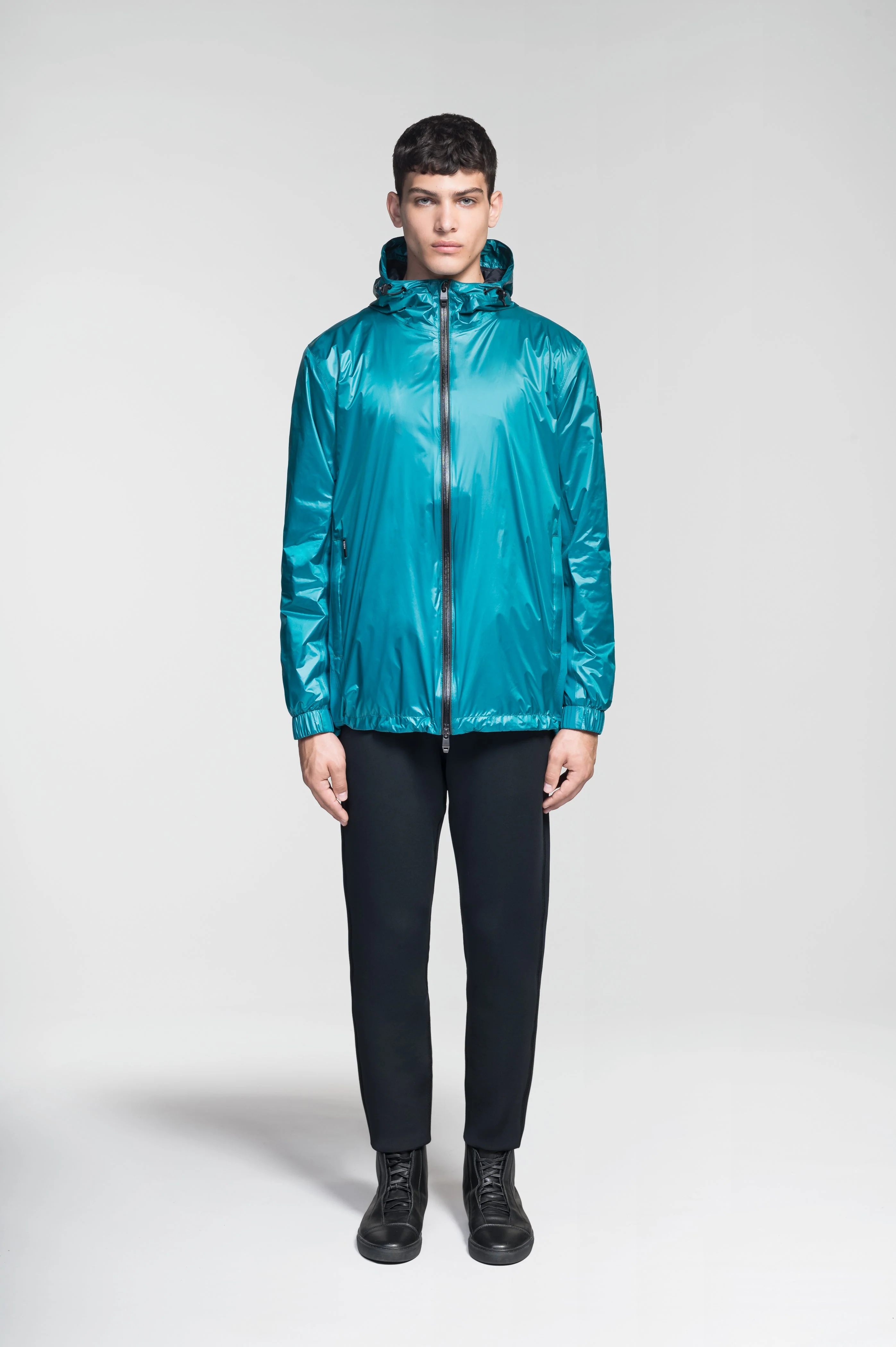 Stratus Men's Tailored Packable Rain Jacket - Image 11