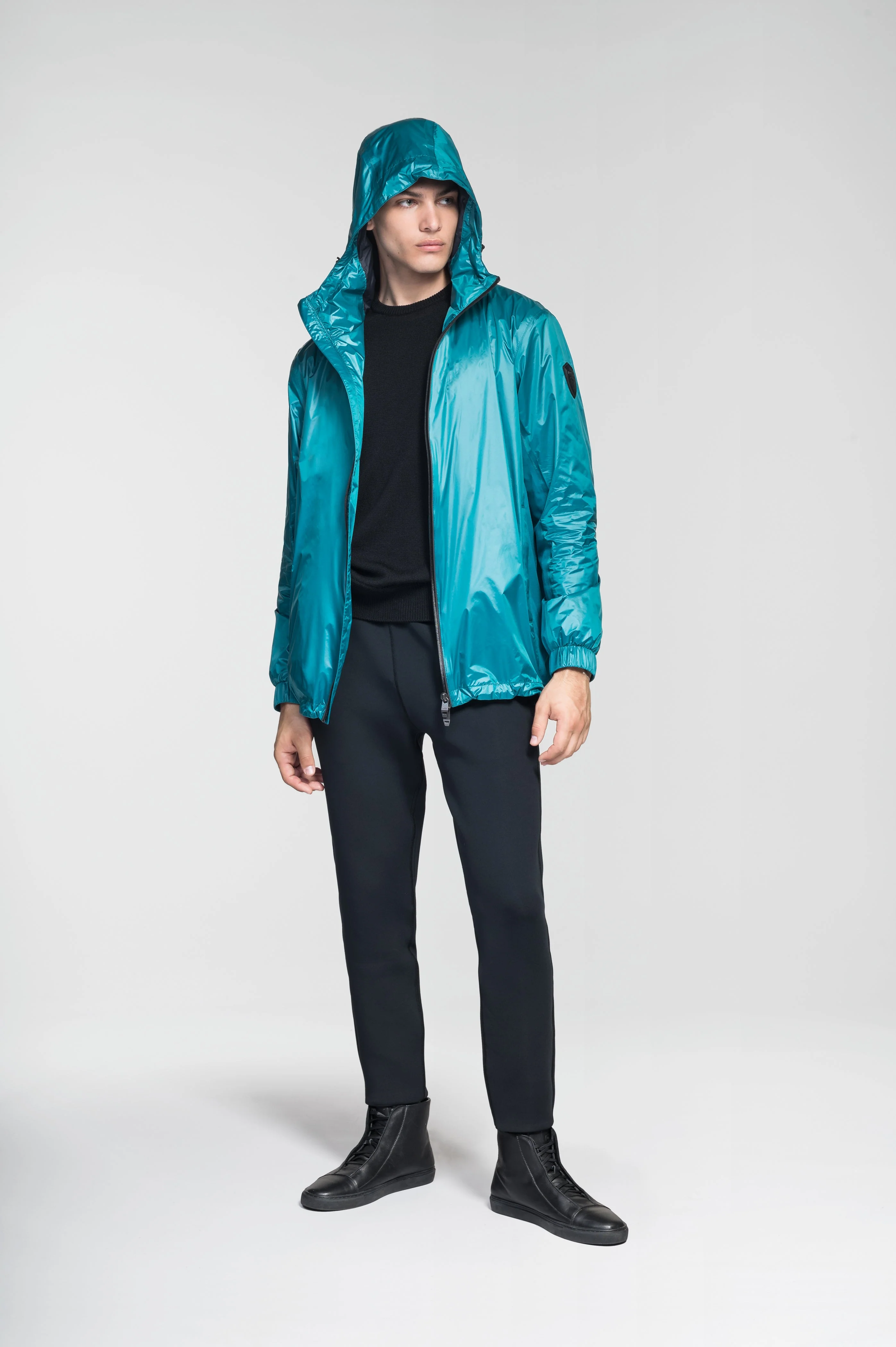 Stratus Men's Tailored Packable Rain Jacket - Image 14